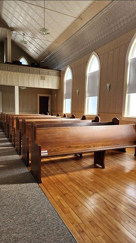 empty church pews